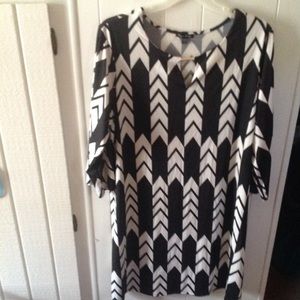True Envy Womens Size 20 Black White Dress